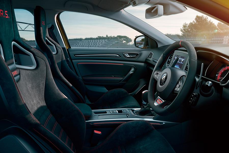 Интерьер Renault Megane R.S. Trophy 2018 года  (JP) (фото 21 из 34)